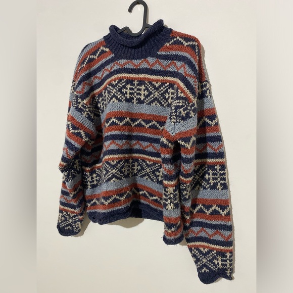 Cozy Multicolor Patterned Sweater - Picture 1 of 5